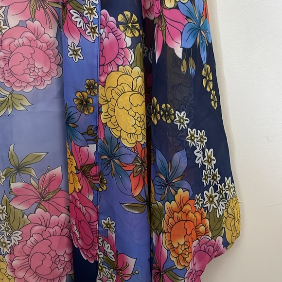 ✨☀️Beautiful floral shawl/coverup size M☀️✨ - Picture 2 of 5